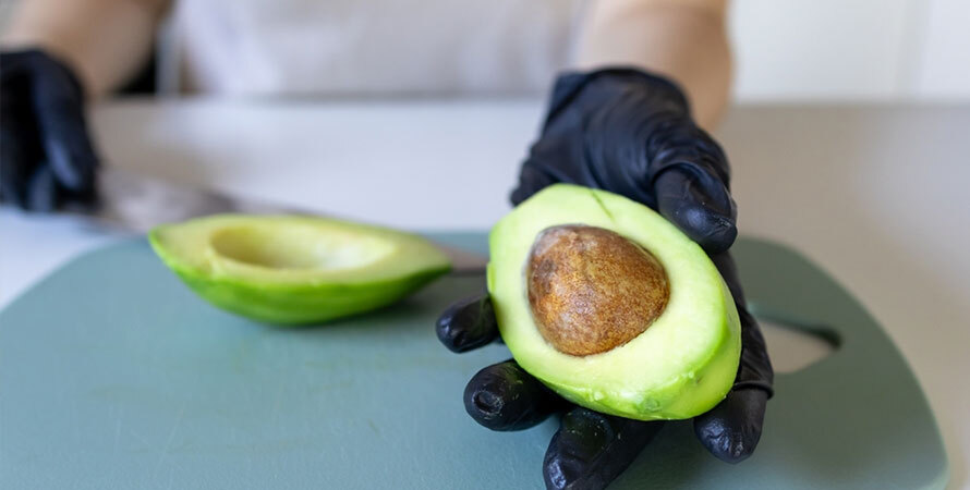 avocado seed powder in wooden bowl showing preparation method for joint pain remedy